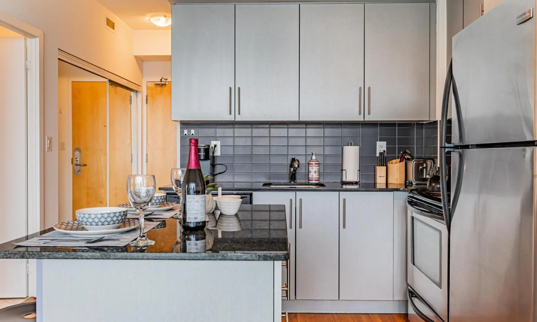 Lovely 1Br-1Bath Condo Toronto 0*,  Canada