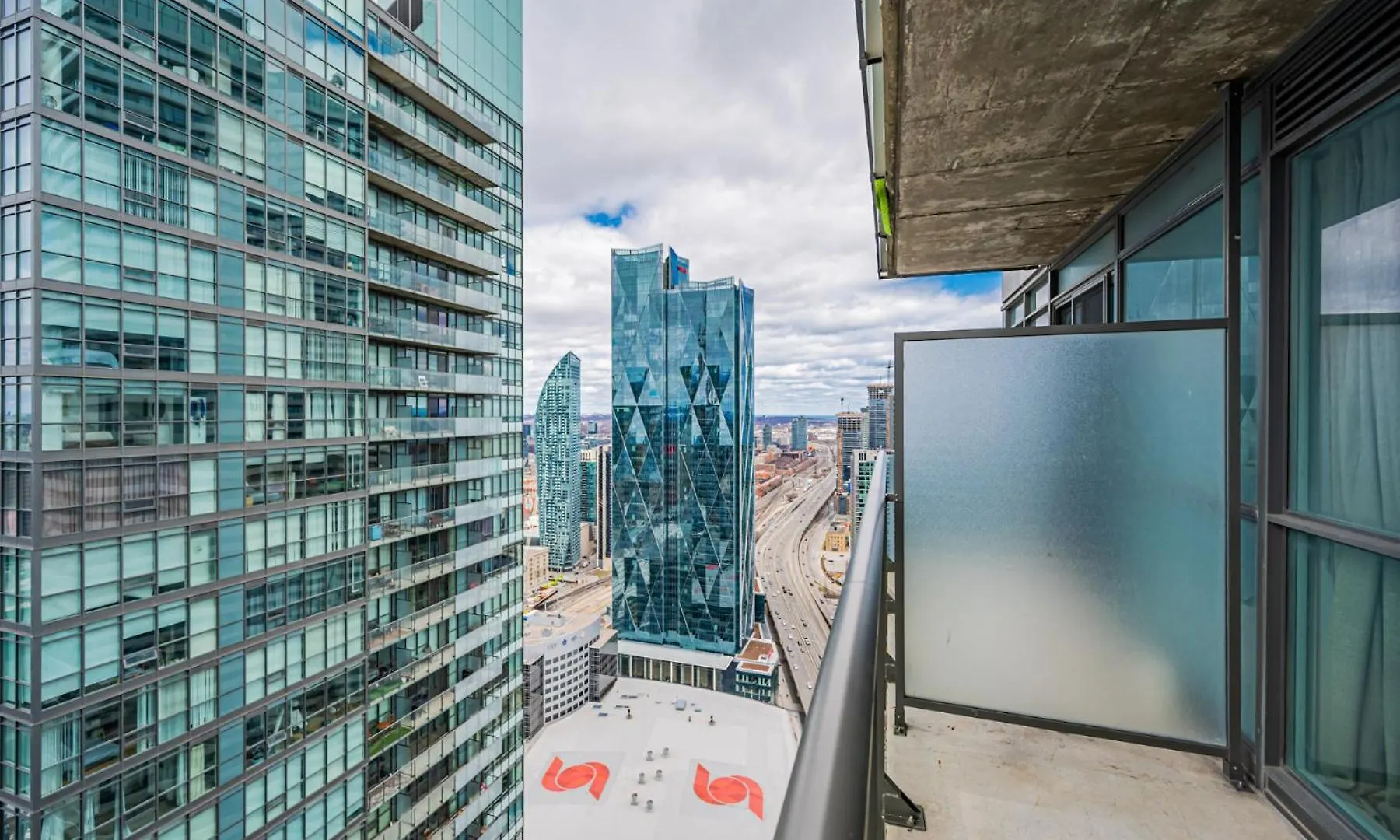Lovely 1Br-1Bath Condo Toronto